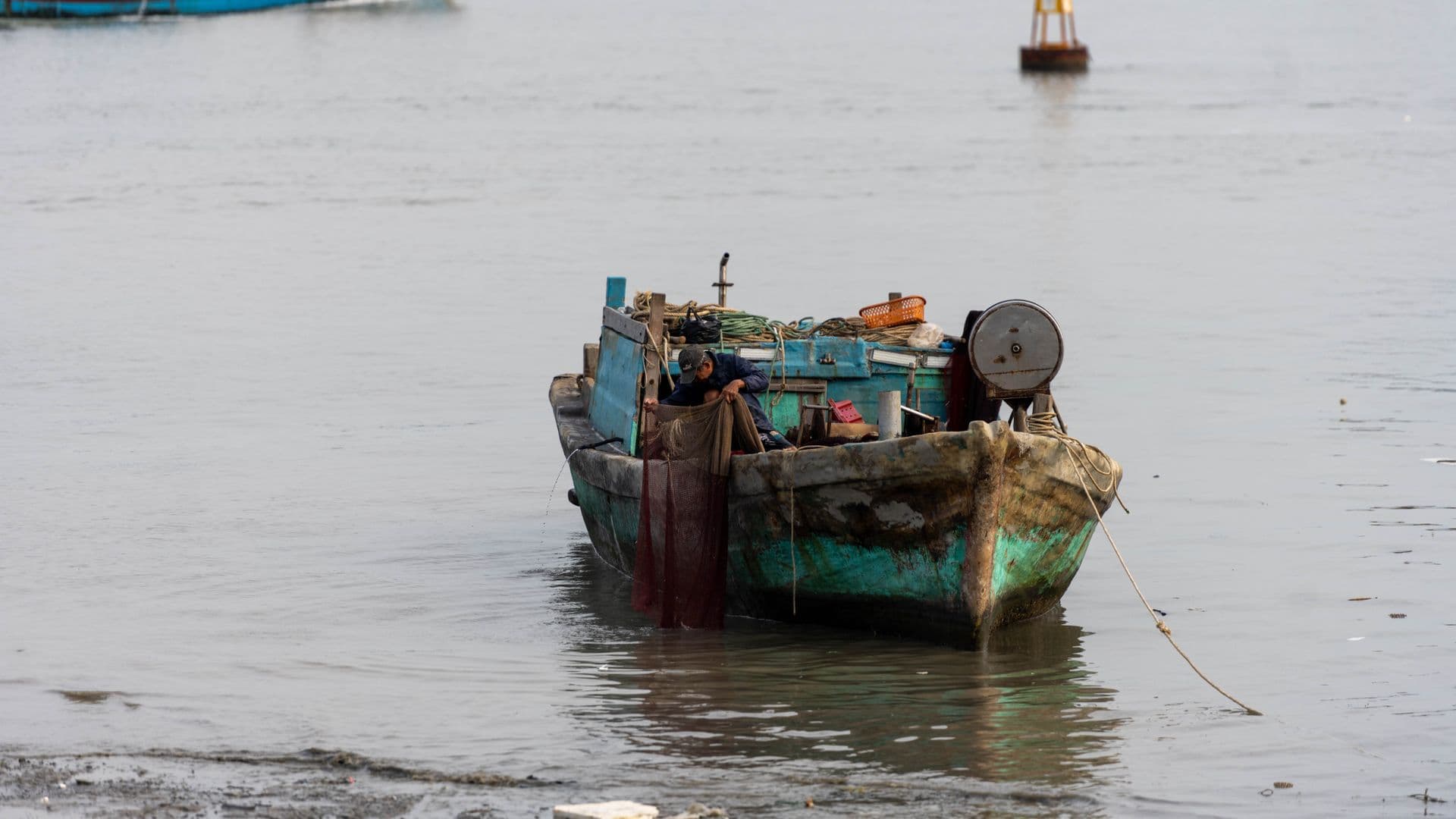 Thuyền cá trên biển Thanh Hóa lúc hoàng hôn
